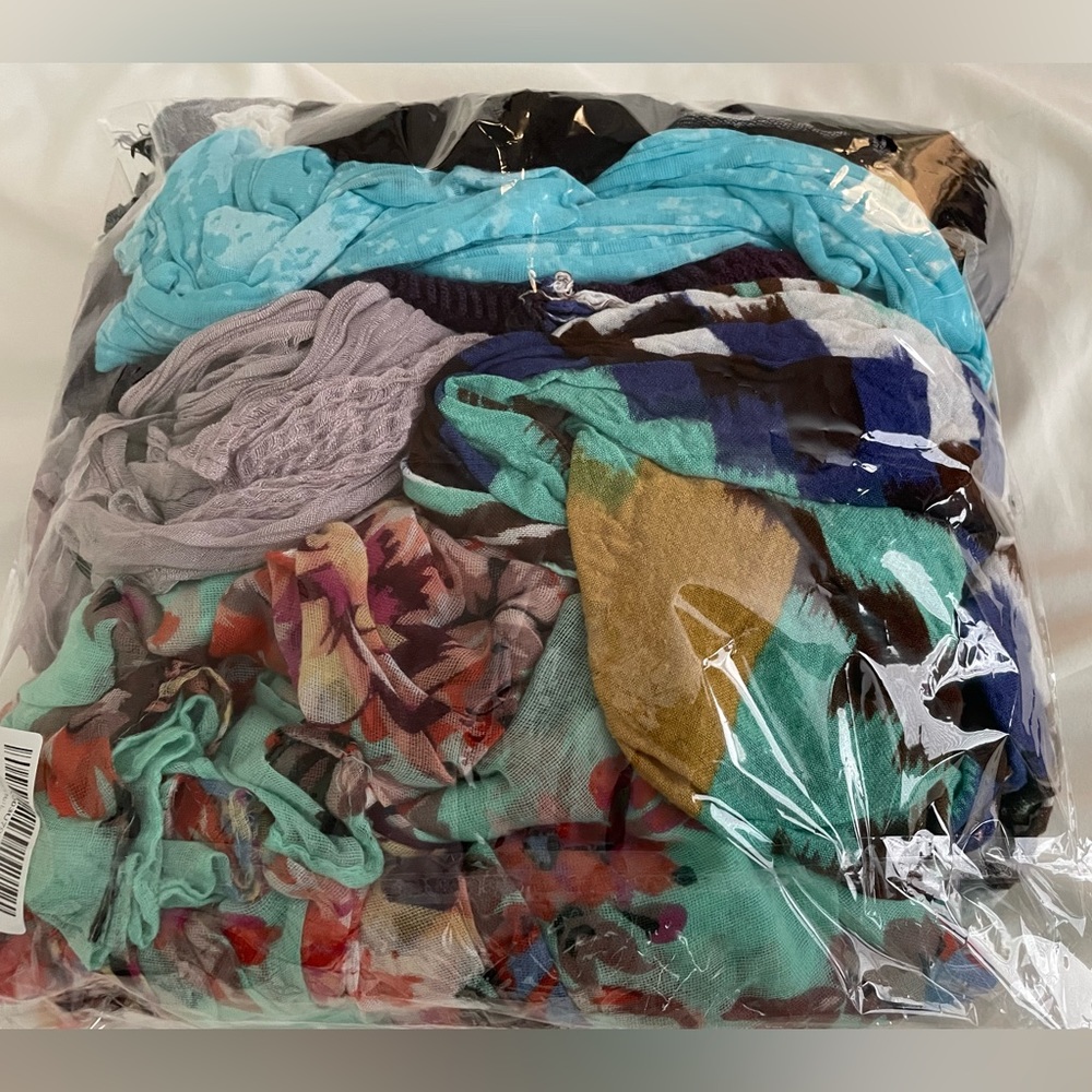6-Multi colored scarves - Picture 7 of 7
